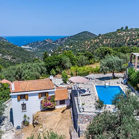 Fotini Kalivi In Raches Villa Panormos (Skopelos)
