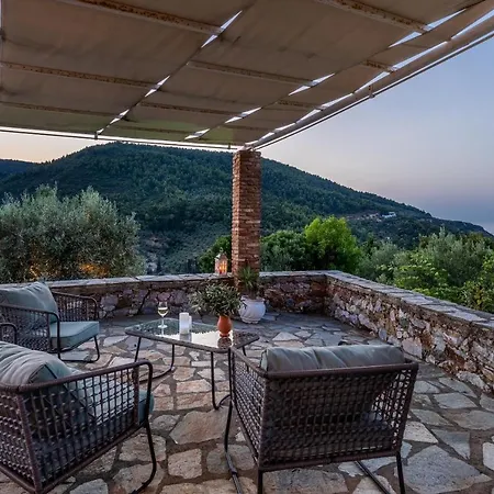 Fotini Kalivi In Raches Willa