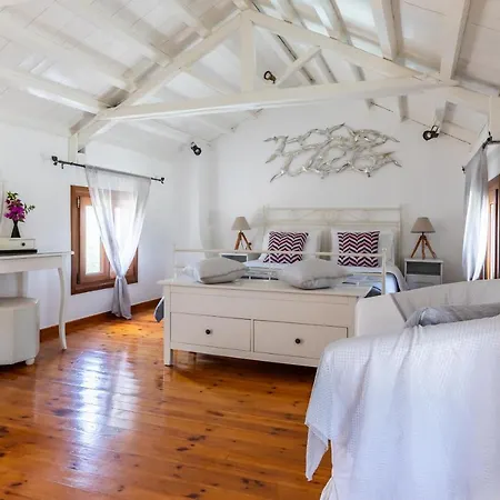 Willa Fotini Kalivi In Raches *