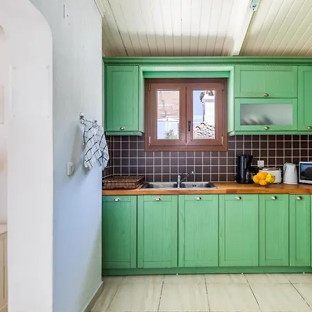 Fotini Kalivi In Raches *