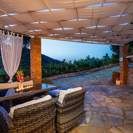 Fotini Kalivi In Raches Willa *