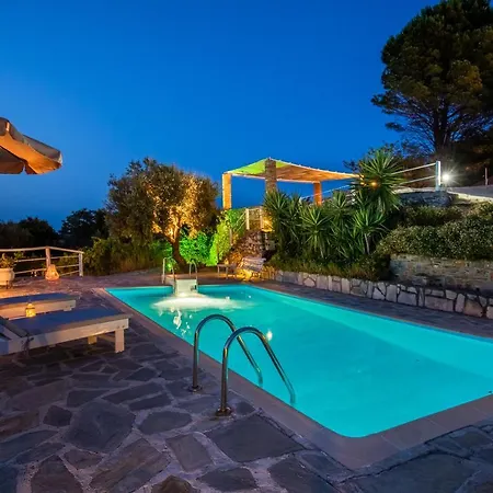 Fotini Kalivi In Raches