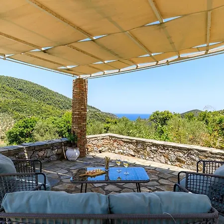 Fotini Kalivi In Raches Willa