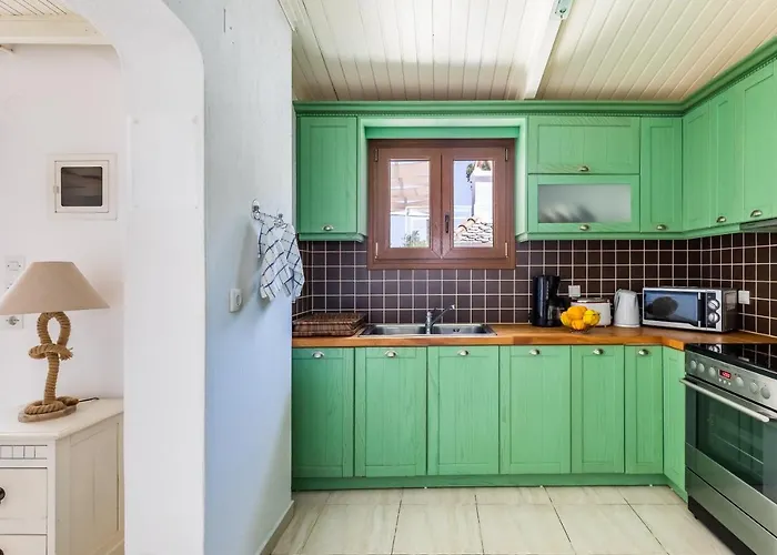 Fotini Kalivi In Raches *