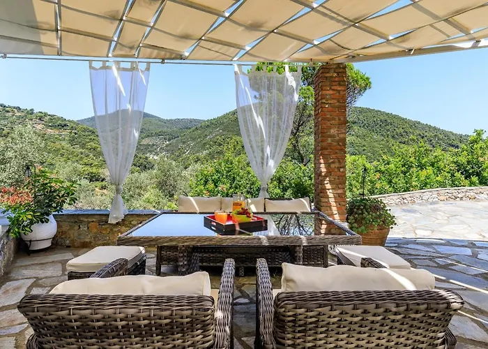 Fotini Kalivi In Raches