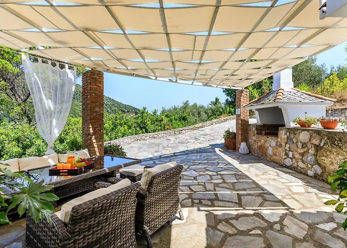 Fotini Kalivi In Raches