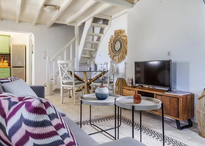 Fotini Kalivi In Raches