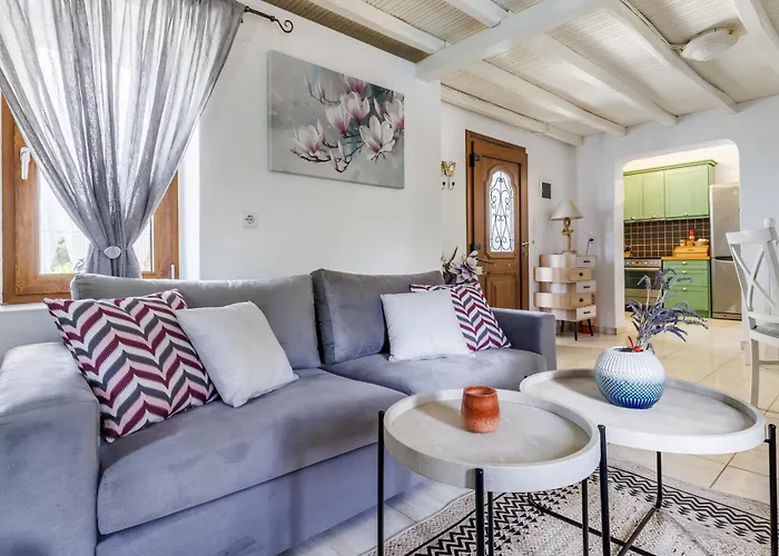 Fotini Kalivi In Raches